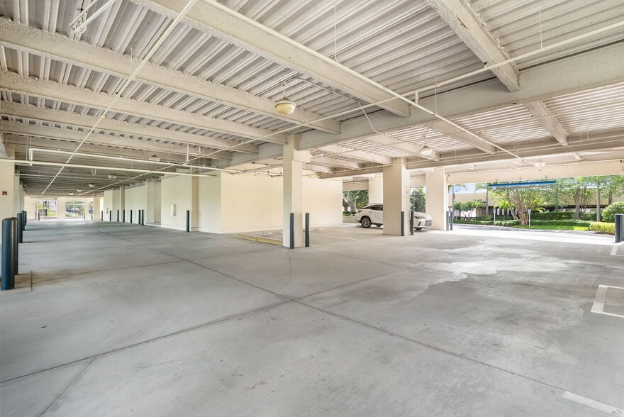 More Photos Of 5550 W Executive Dr, Tampa Office Residential For Sale