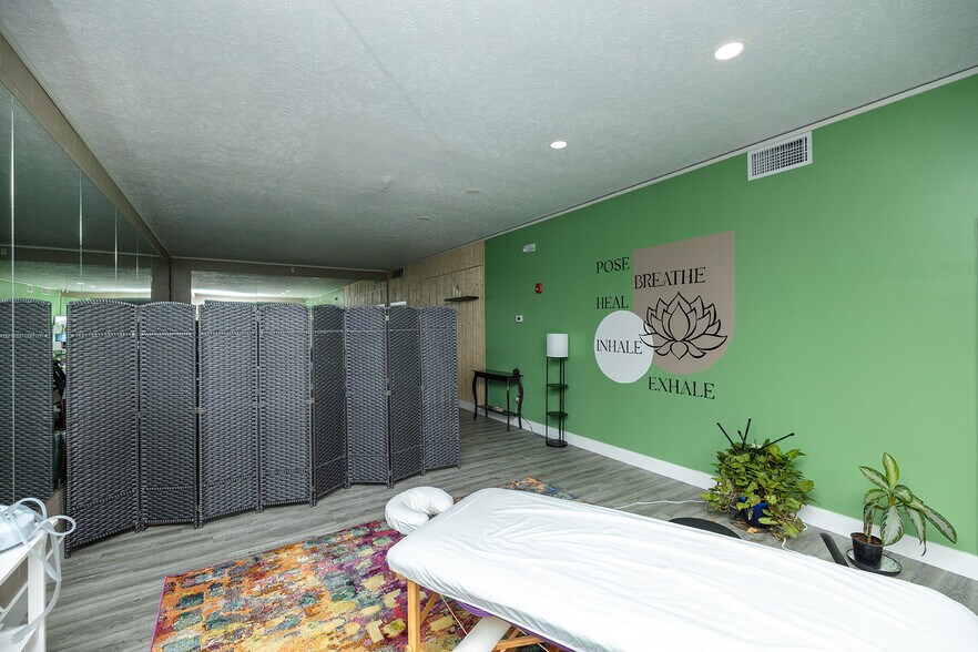 More Photos Of 115 N Main St, Lindsborg General Retail For Sale