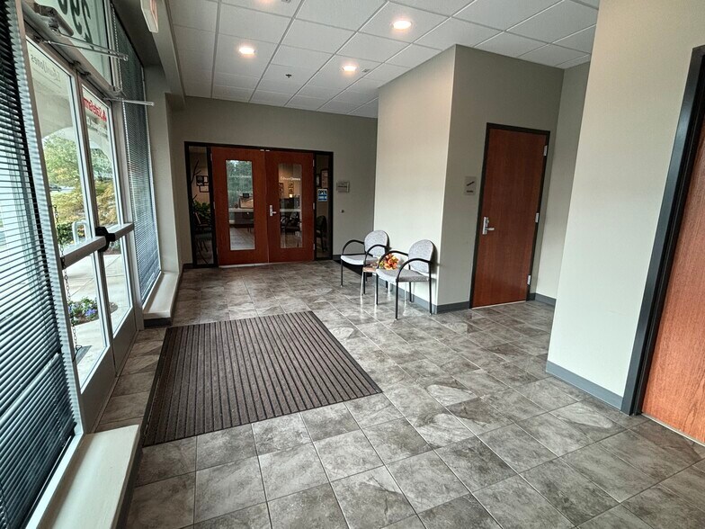 More Photos Of 2900 Lebanon Pike, Nashville Office For Sale