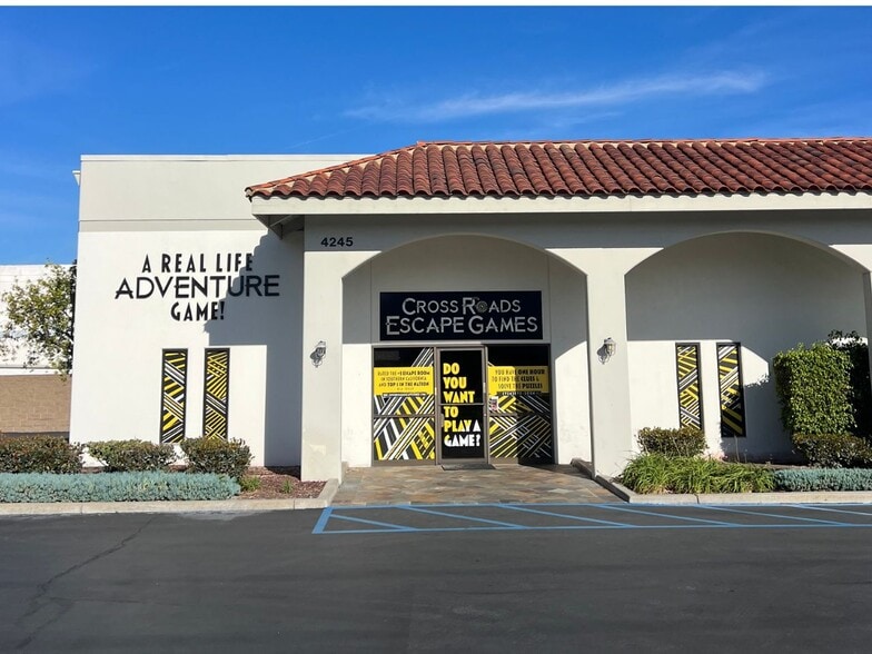 More Photos Of 4245-4247 E La Palma Ave, Anaheim Warehouse For Lease