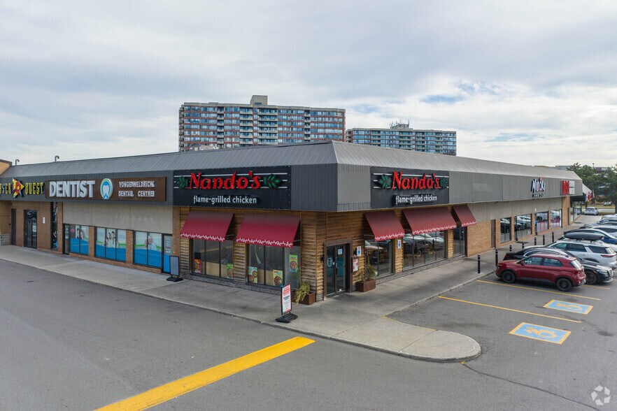 Primary Photo Of 9625 Yonge St, Richmond Hill Storefront For Lease
