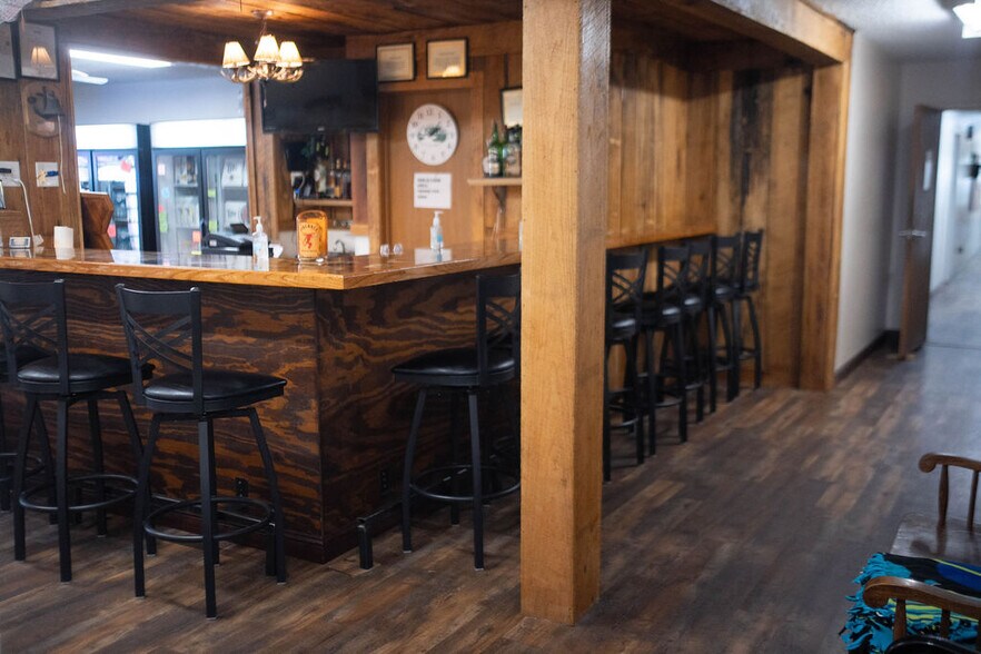 More Photos Of 402 Mae Orr St, Enfield Hotel For Sale