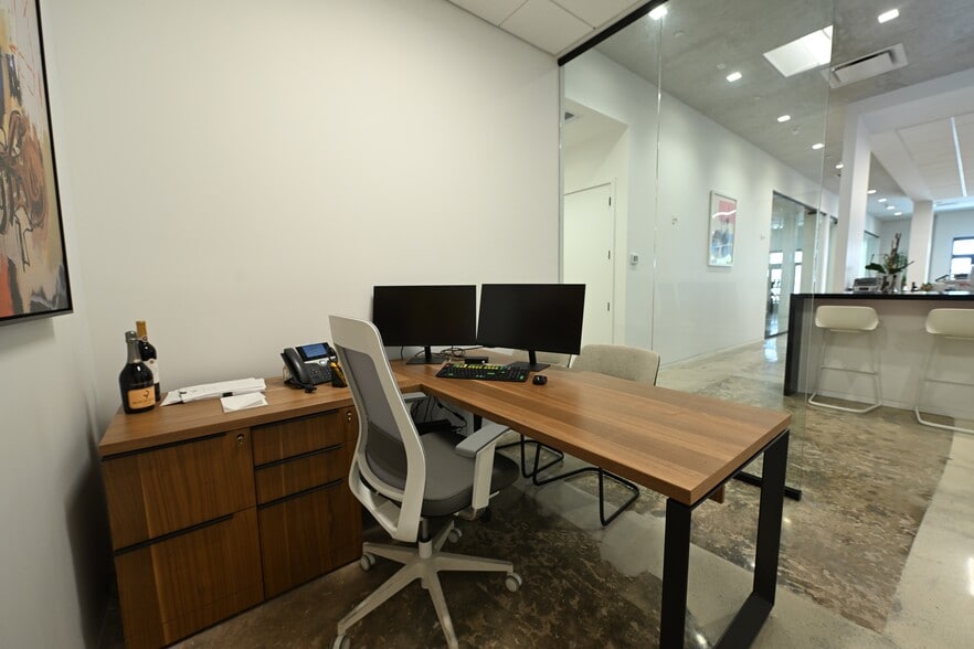 More Photos Of 2319 N Miami Ave, Miami Office For Lease