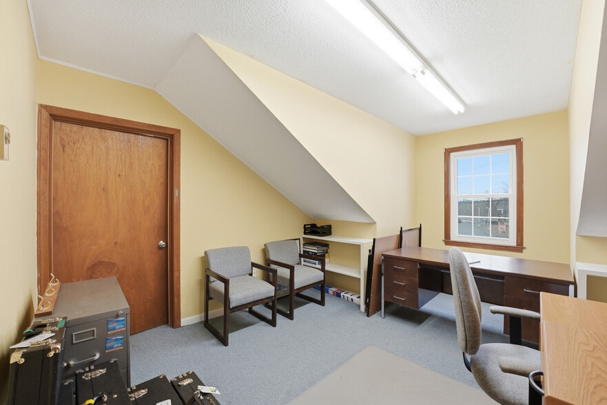 More Photos Of 461 King St, Littleton Specialty For Sale