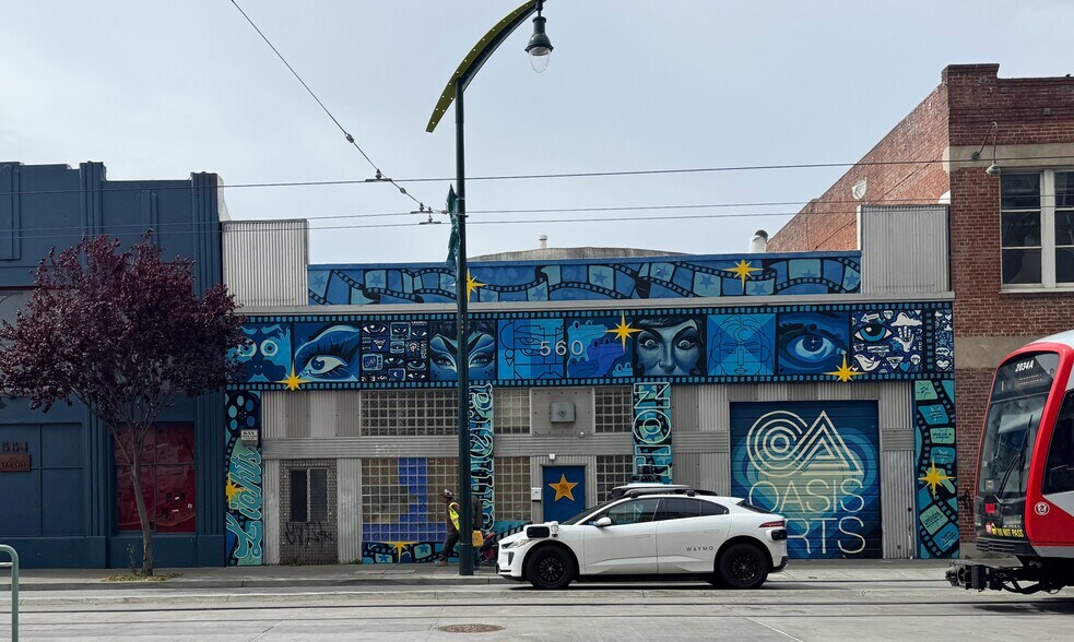 More Photos Of 560 4th St, San Francisco Showroom For Lease