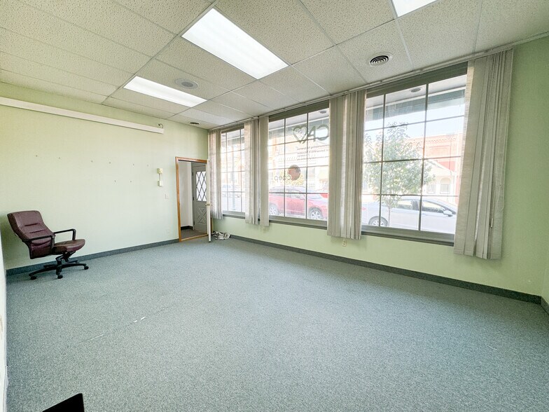 More Photos Of 110-112 E Lincoln ave, Fergus Falls Office For Lease