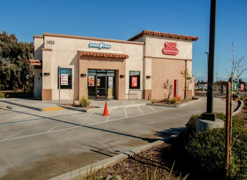 More Photos Of 1400 E Noble Ave, Visalia Fast Food For Sale