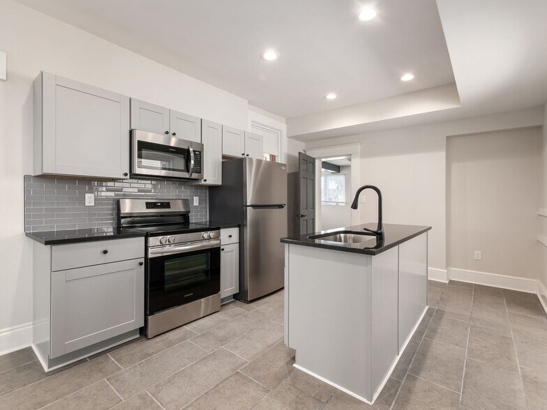 More Photos Of 1029 E Livingston Ave, Columbus Storefront Retail Residential For Sale