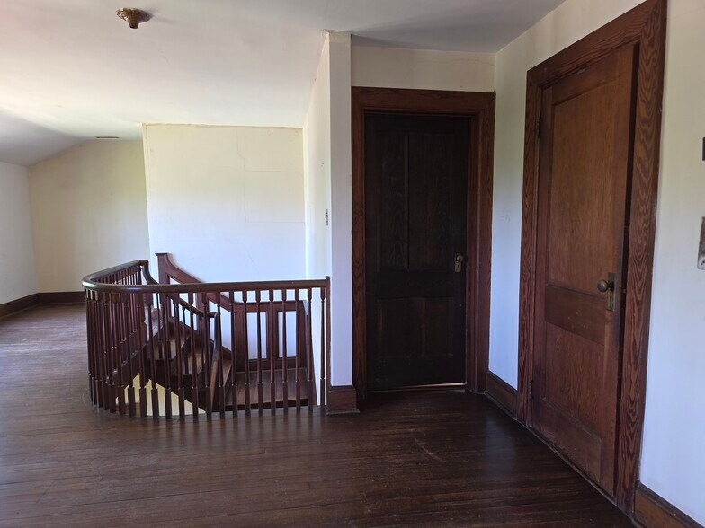 More Photos Of 328 Buckmarsh St, Berryville Flex For Sale