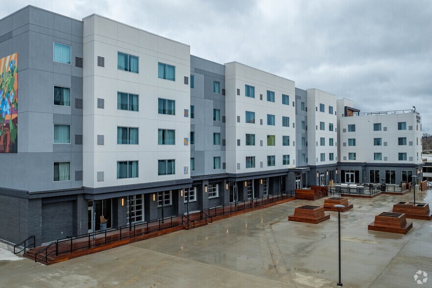 More Photos Of 200 W 3rd St, Newport Unknown For Sale