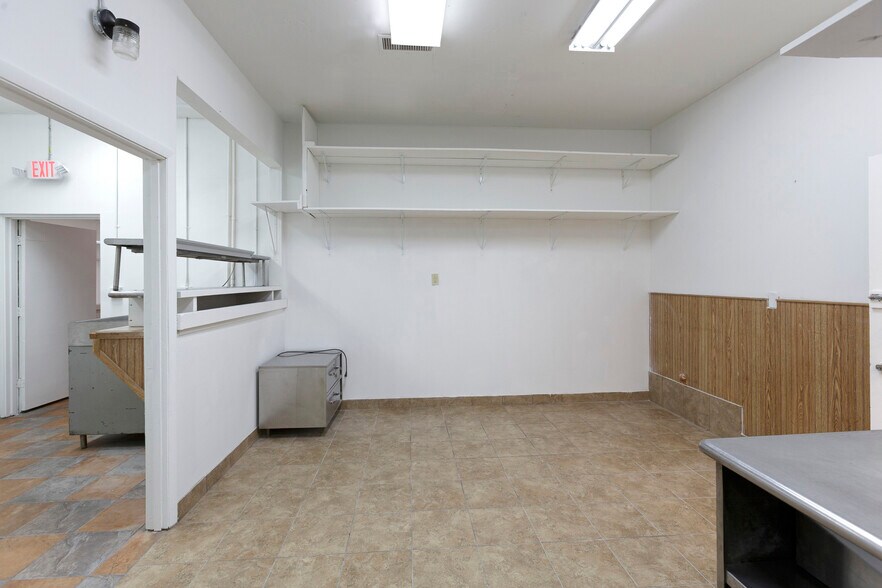 More Photos Of 8016 Arlington Expy, Jacksonville Hotel For Lease