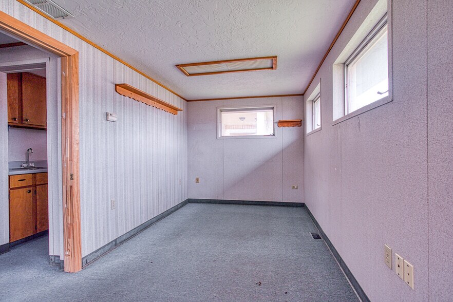 More Photos Of 101 N 6th St, Kingfisher Office For Sale