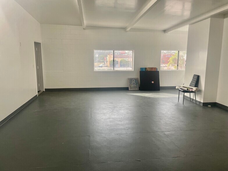 More Photos Of 8212-8214 San Fernando Rd, Sun Valley Light Distribution For Sale