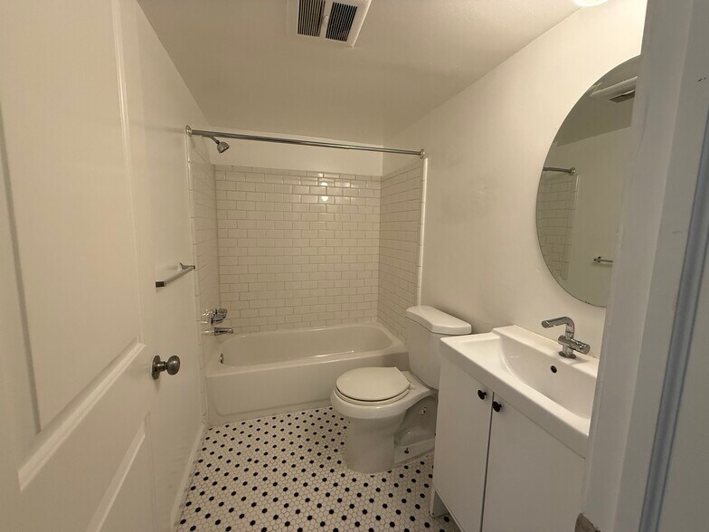 More Photos Of 650 Virginia Park St, Detroit Apartments For Sale