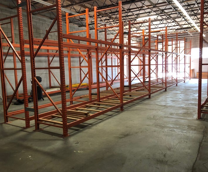More Photos Of 18212-18216 Parthenia St, Northridge Service For Lease