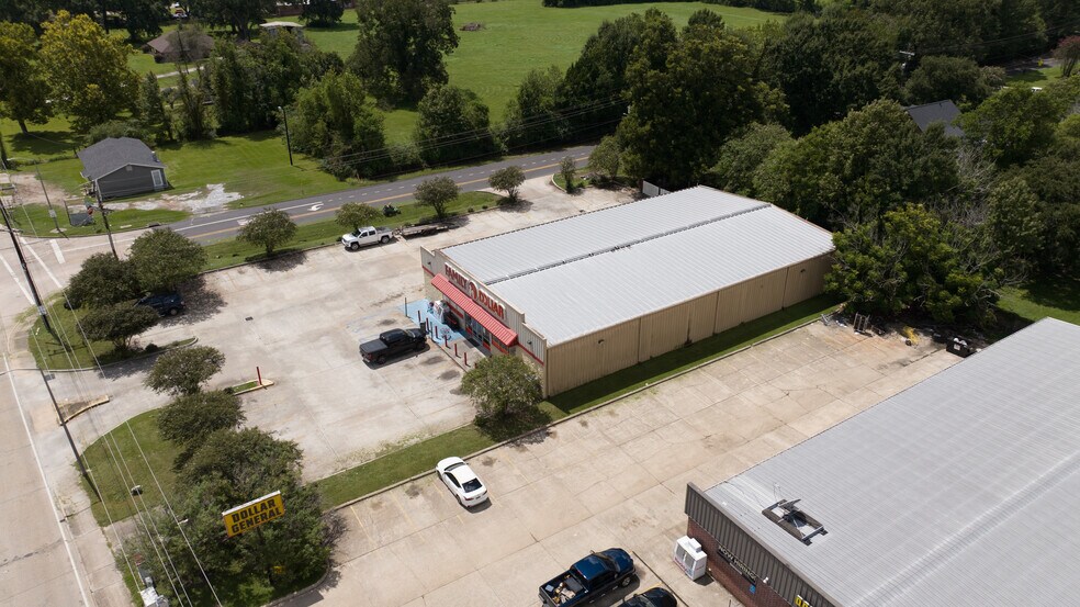 More Photos Of 4301 Moss St, Lafayette Freestanding For Sale