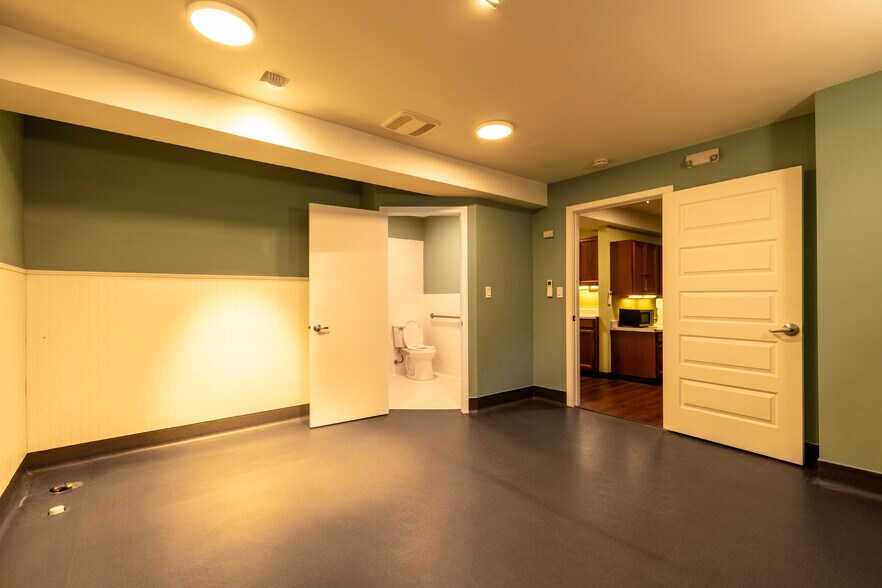 More Photos Of 2025 P St, Sacramento Office Residential For Lease