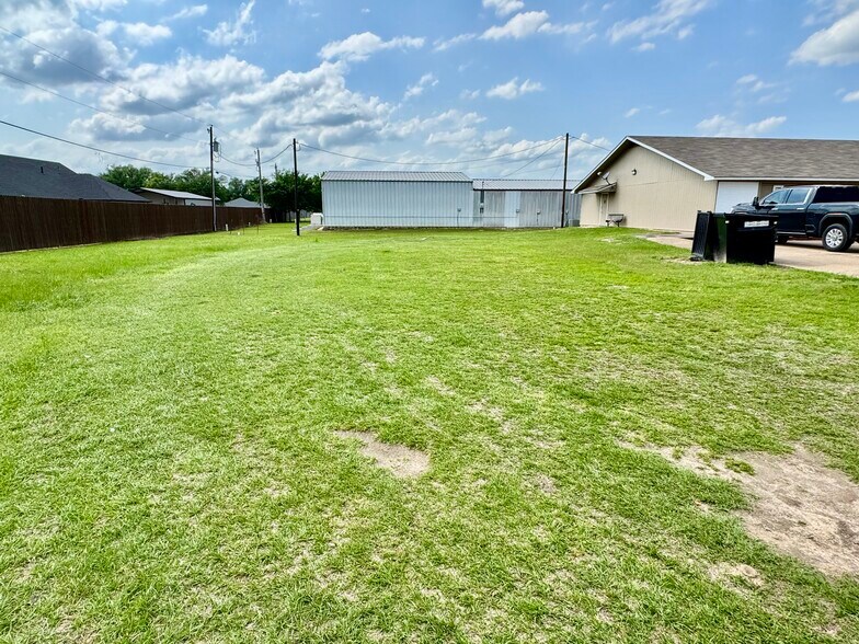 More Photos Of 101 Anthony Dr, Teague Medical For Sale