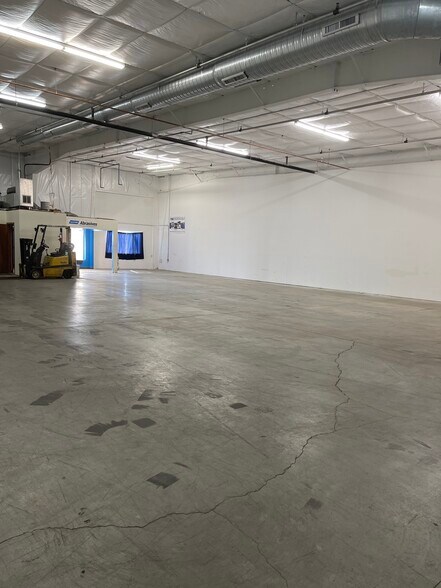 More Photos Of 1201-1221 NW Pamela Blvd, Grain Valley Warehouse For Lease