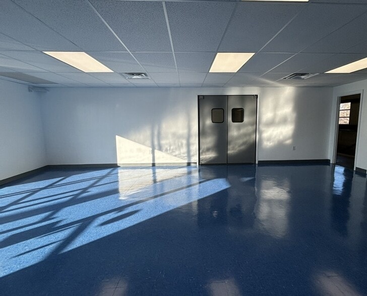 More Photos Of 2304 N Chester St, Gastonia Warehouse For Lease