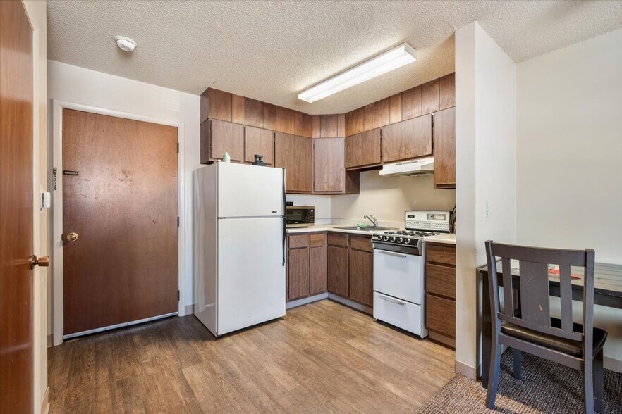 More Photos Of 1500 7th Ave, Belle Fourche Apartments For Sale