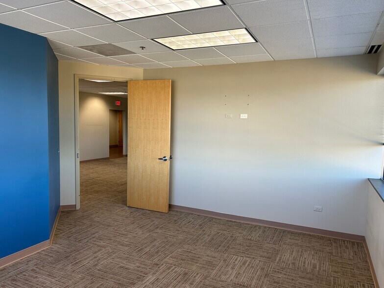 More Photos Of 770 Lake Cook Rd, Deerfield Office For Lease