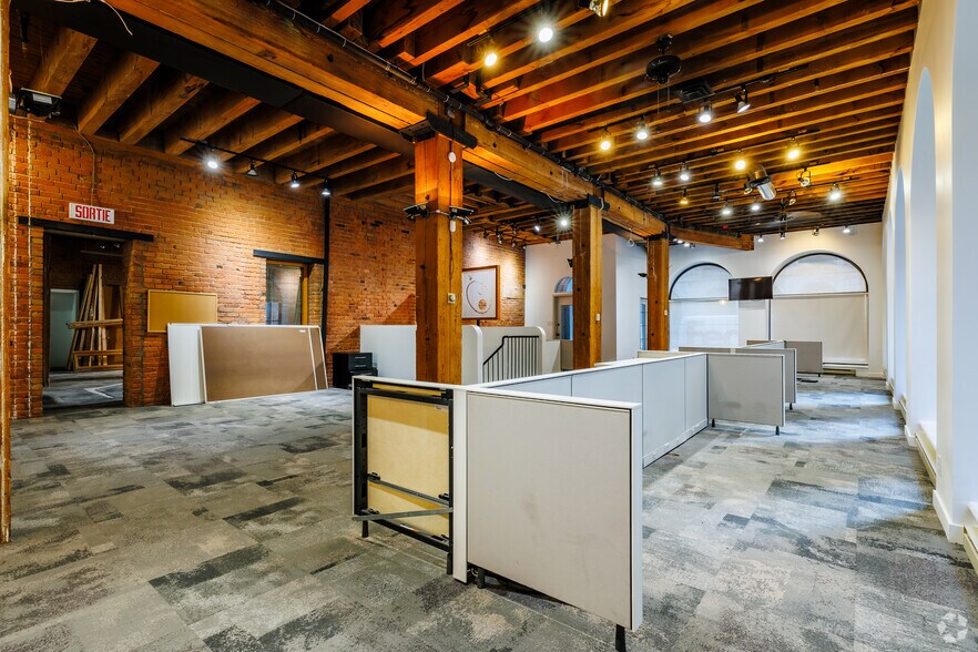 More Photos Of 59-71 Rue De Brésoles, Montréal Loft Creative Space For Lease