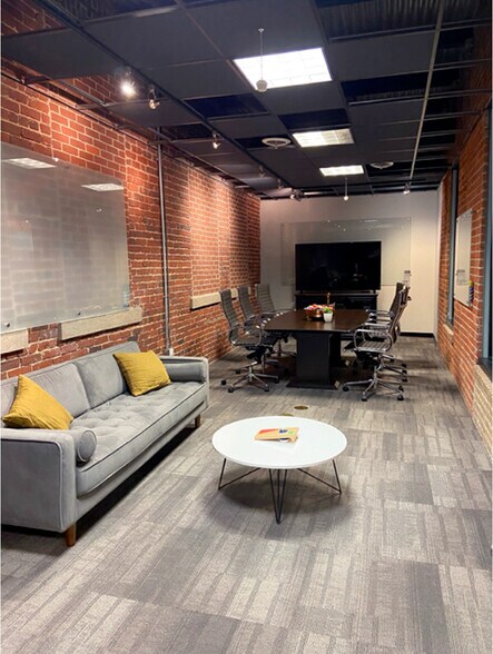 More Photos Of 7 S Laurens St, Greenville Office For Sale