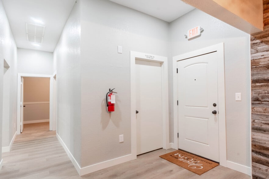 More Photos Of 3109 Roberts Cut Off Rd, Fort Worth Office For Lease