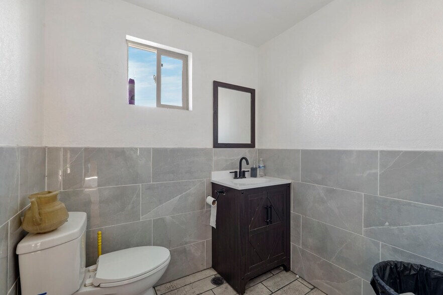 More Photos Of 104 E Lodi Ave, Lodi Storefront Retail Office For Sale