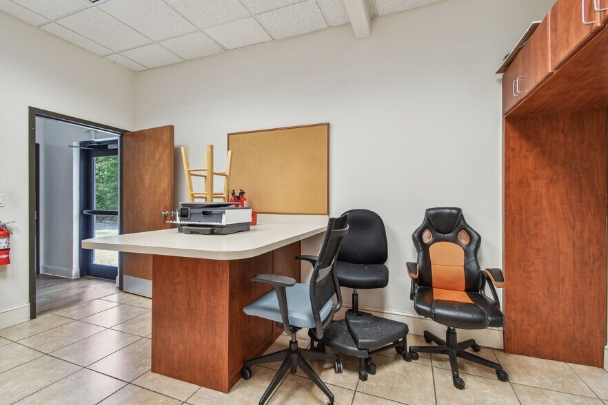More Photos Of 10901 Danka Cir N, Saint Petersburg Office For Sale