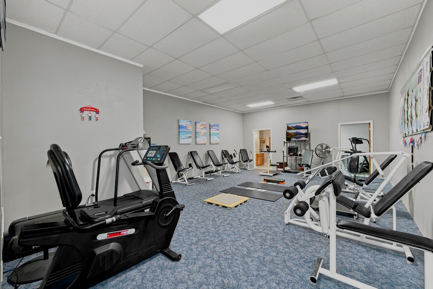 More Photos Of 20 Town Sq, Greenwood Health Club For Sale
