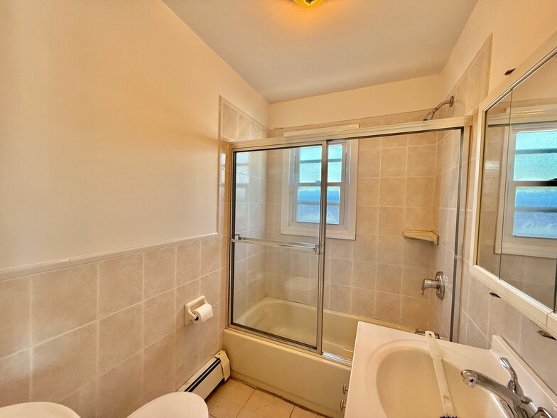 More Photos Of 14610 Guy R Brewer Blvd, Jamaica Warehouse For Sale