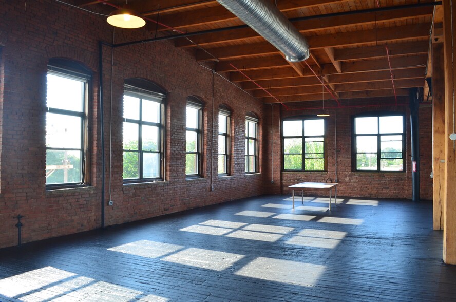 Primary Photo Of 3143 W 33rd St, Cleveland Loft Creative Space For Lease