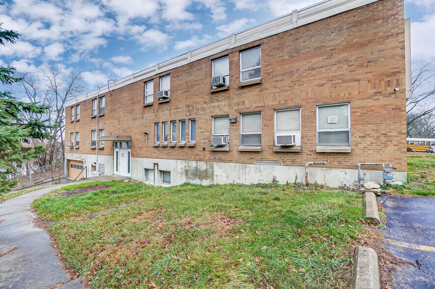 More Photos Of 1106 E High St, Springfield Schools For Sale