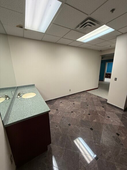 More Photos Of 39525 14 Mile Rd, Novi Medical For Lease