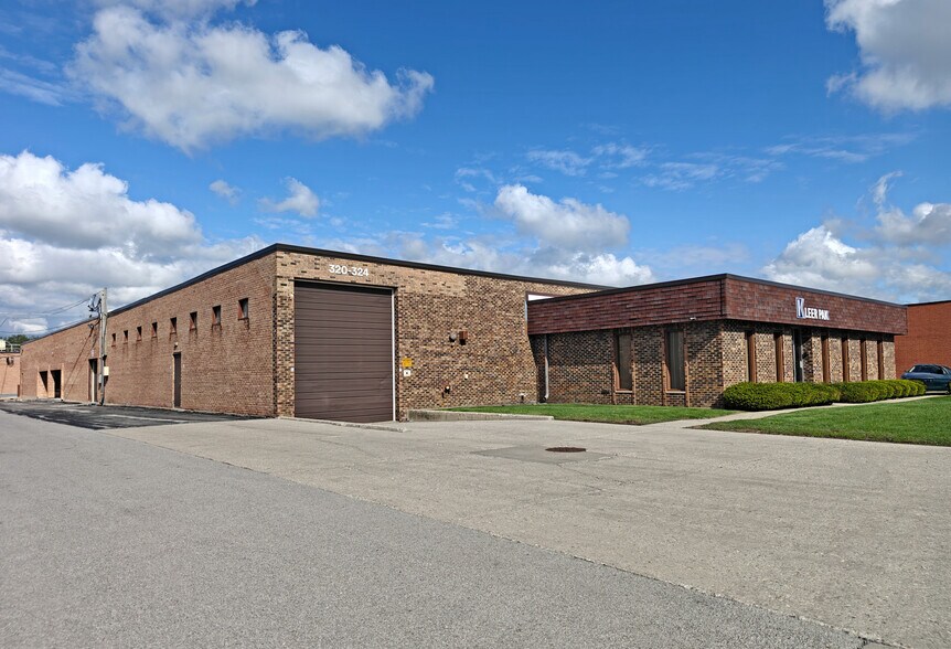 Primary Photo Of 320 S La Londe Ave, Addison Warehouse For Lease