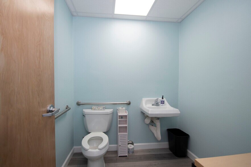 More Photos Of 4535 Tamiami Trl, Port Charlotte Office For Lease