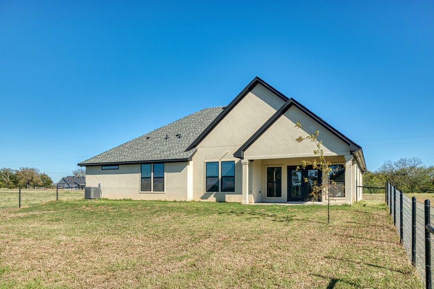 More Photos Of 2261 TX-276, Emory Specialty For Sale