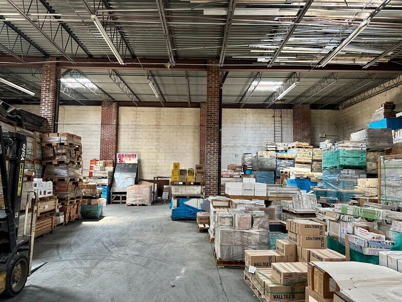 More Photos Of 51-23 Northern Blvd, Woodside Storefront For Lease