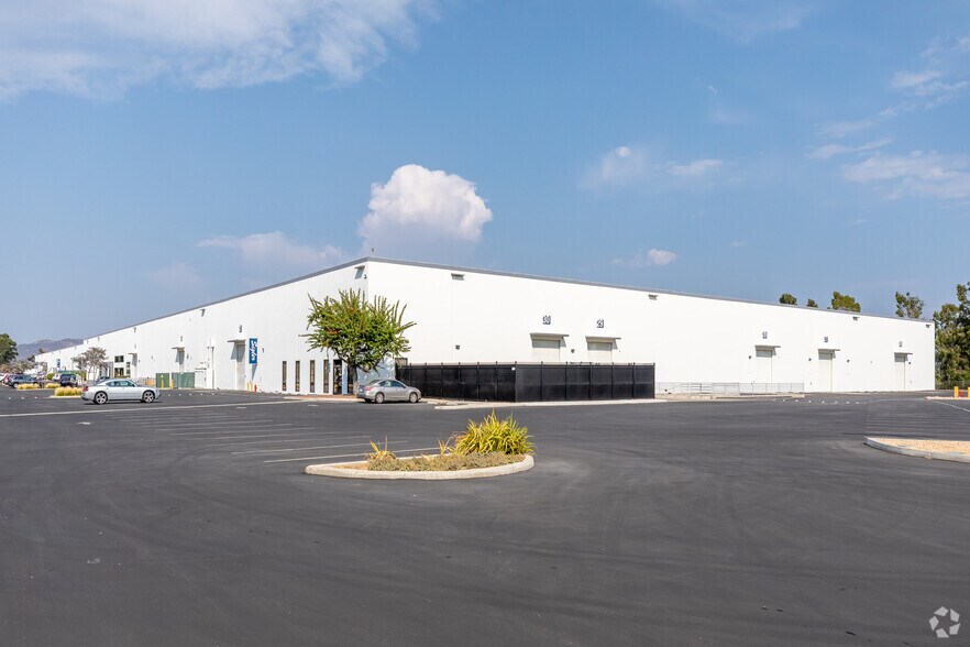 More Photos Of 4000 Ruffin Rd, San Diego Warehouse For Lease