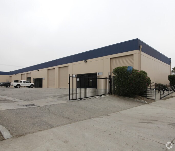 More Photos Of 9790-9792 Glenoaks Blvd, Sun Valley Warehouse For Lease