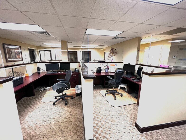 More Photos Of 225 Gordons Corner Rd, Manalapan Township Medical For Lease