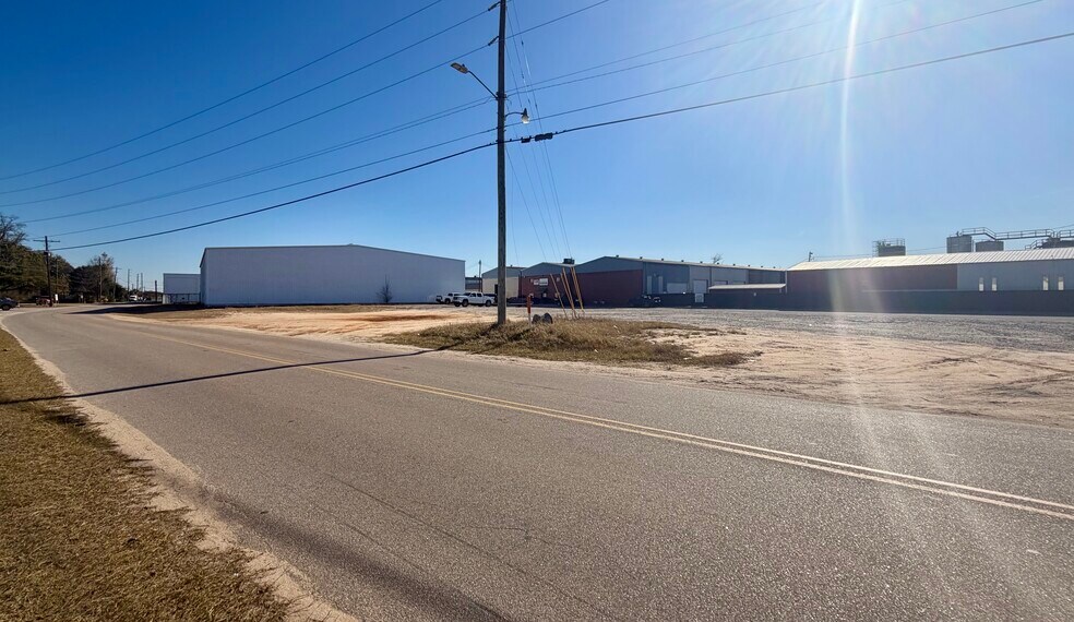 More Photos Of 2720 Commerce Dr, Columbia Warehouse For Lease