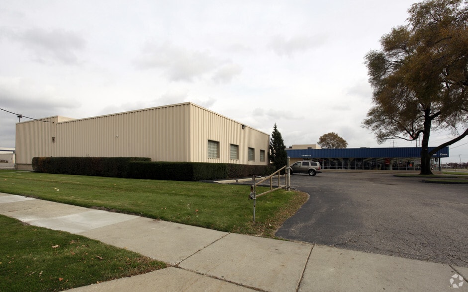More Photos Of 8655 E 8 Mile Rd, Warren Warehouse For Sale