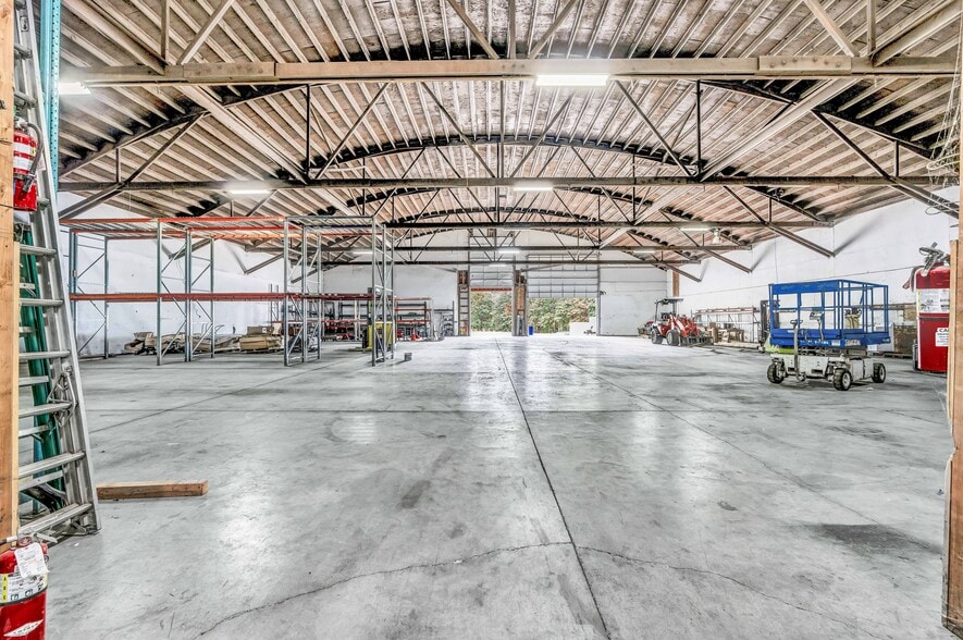 More Photos Of 6729 SE 162nd Ave, Portland Horse Stables For Sale