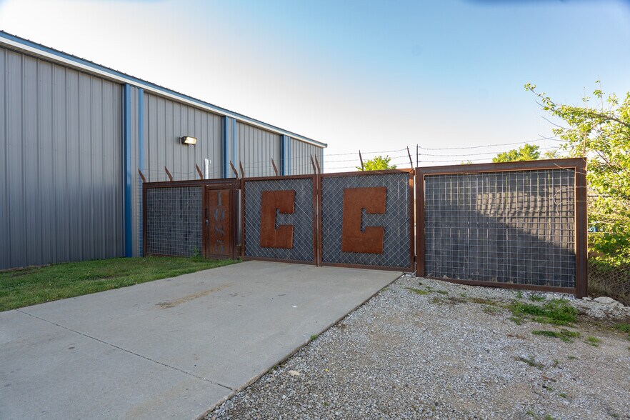 More Photos Of 1085 Schmieding Ave, Springdale Industrial For Sale