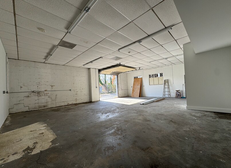 More Photos Of 70-72 Jayne Blvd, Port Jefferson Station Freestanding For Lease