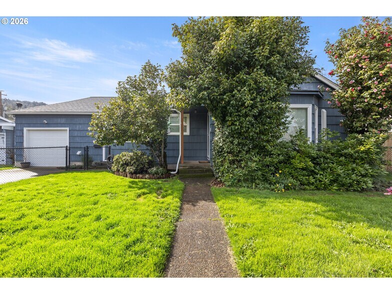 Primary Photo Of 824 W Nebo St, Roseburg Specialty For Sale