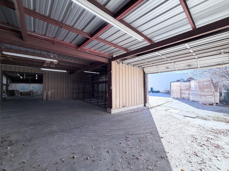More Photos Of 146 Interloop Rd, San Antonio Warehouse For Lease